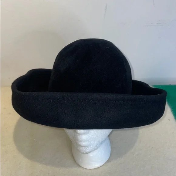 Eric Javits velvet packable hat - Picture 2 of 4